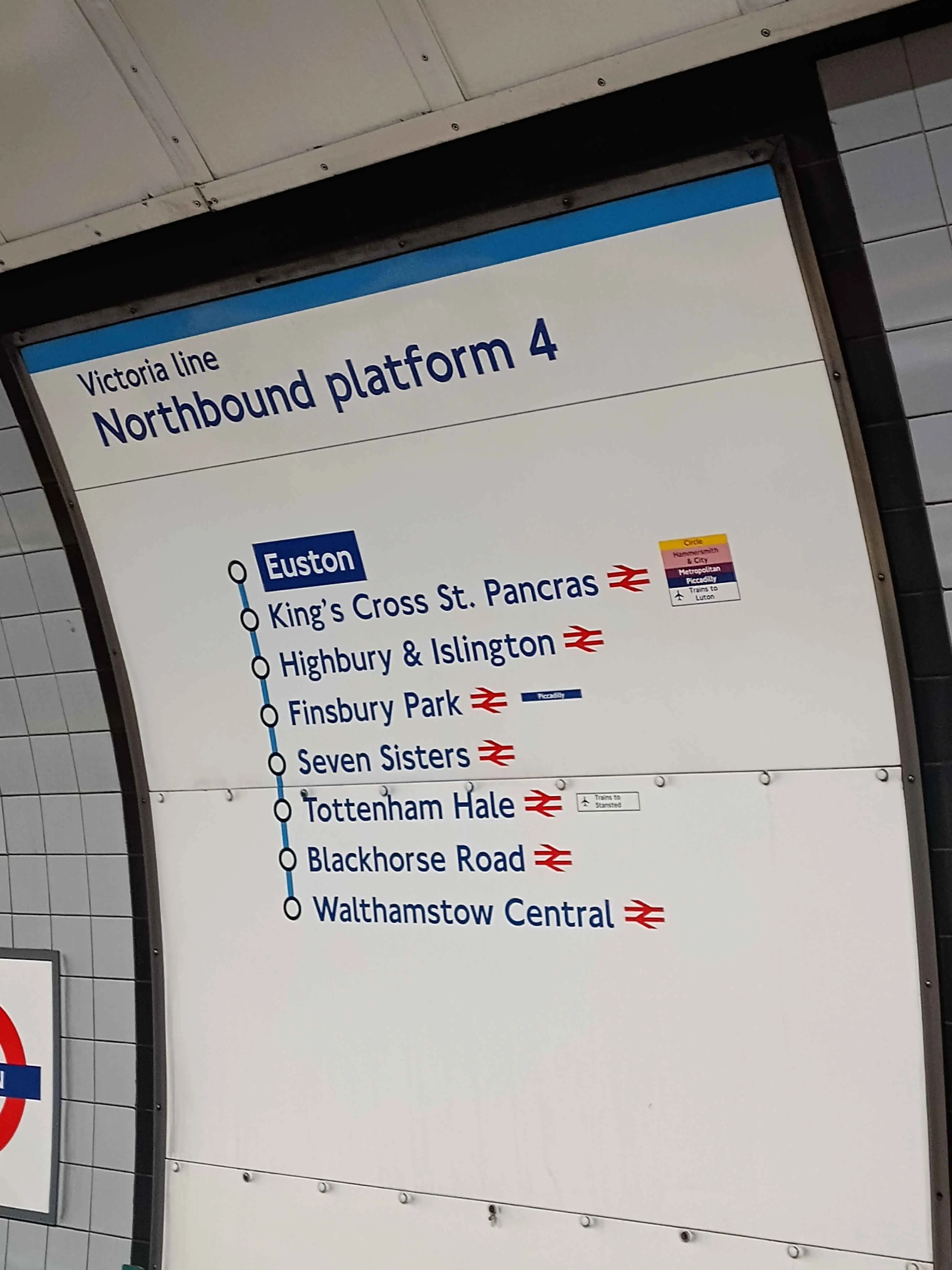 Checking out the Victoria line at Northbound platform 4.